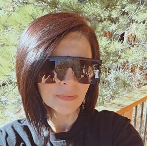 Meet your Posher, Anahit